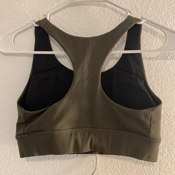 Dark green workout set in great condition! Only worn 2 times! Size small. - Picture 4 of 5